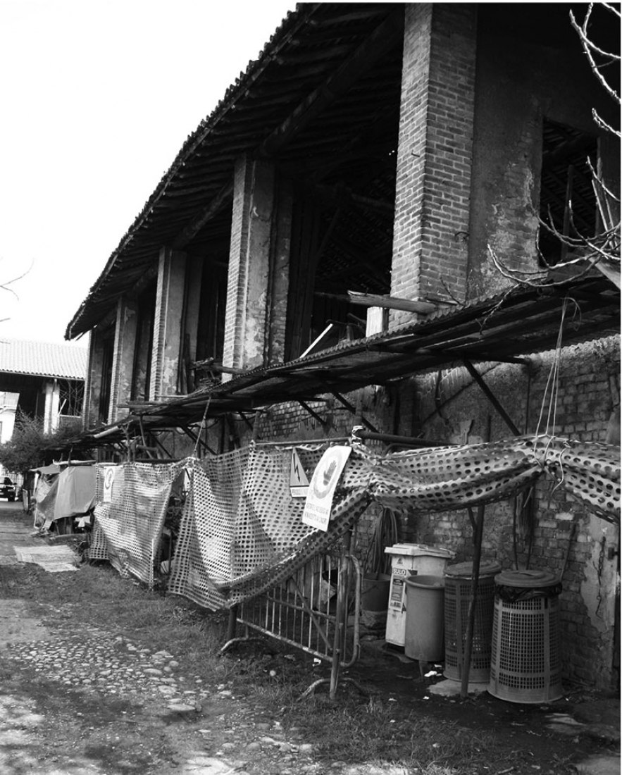 Exterior view initial state plot. Attached houses in Sesto San Giovanni by Gino Guarnieri and Roberto Mascazzini. Photography © Simone Bossi.