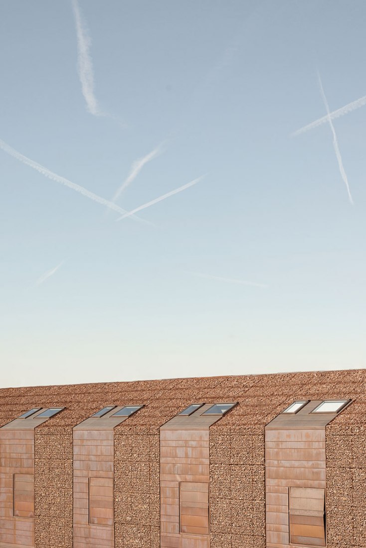 Exterior view. Attached houses in Sesto San Giovanni by Gino Guarnieri and Roberto Mascazzini. Photography © Simone Bossi.