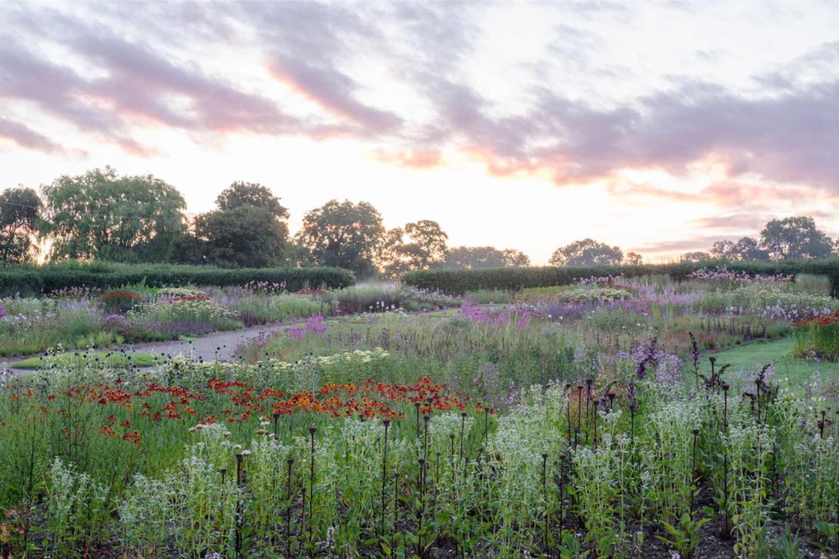 El Serpentine Pavilion 2014 de Smiljan Radić en Hauser & Wirth Somerset. Imagen cortesía de Hauser & Wirth Somerset.