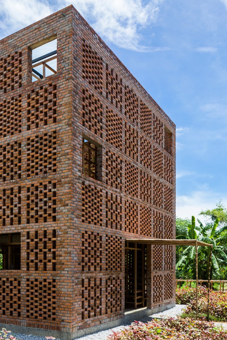 Vista exterior. Estudio Terracota por Tropical Space. Fotografía por Oki Hiroyuki.