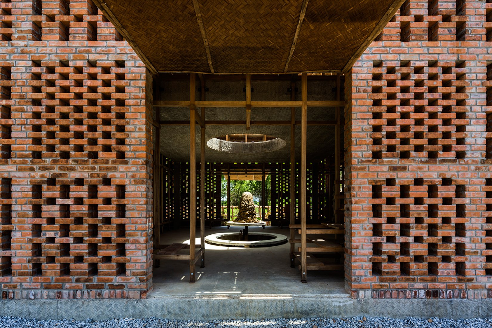 Vista exterior. Estudio Terracota por Tropical Space. Fotografía por Oki Hiroyuki.