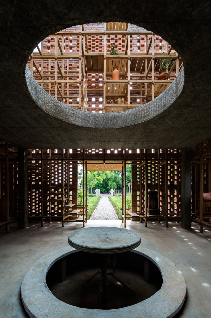 Vista interior. Estudio Terracota por Tropical Space. Fotografía por Oki Hiroyuki.