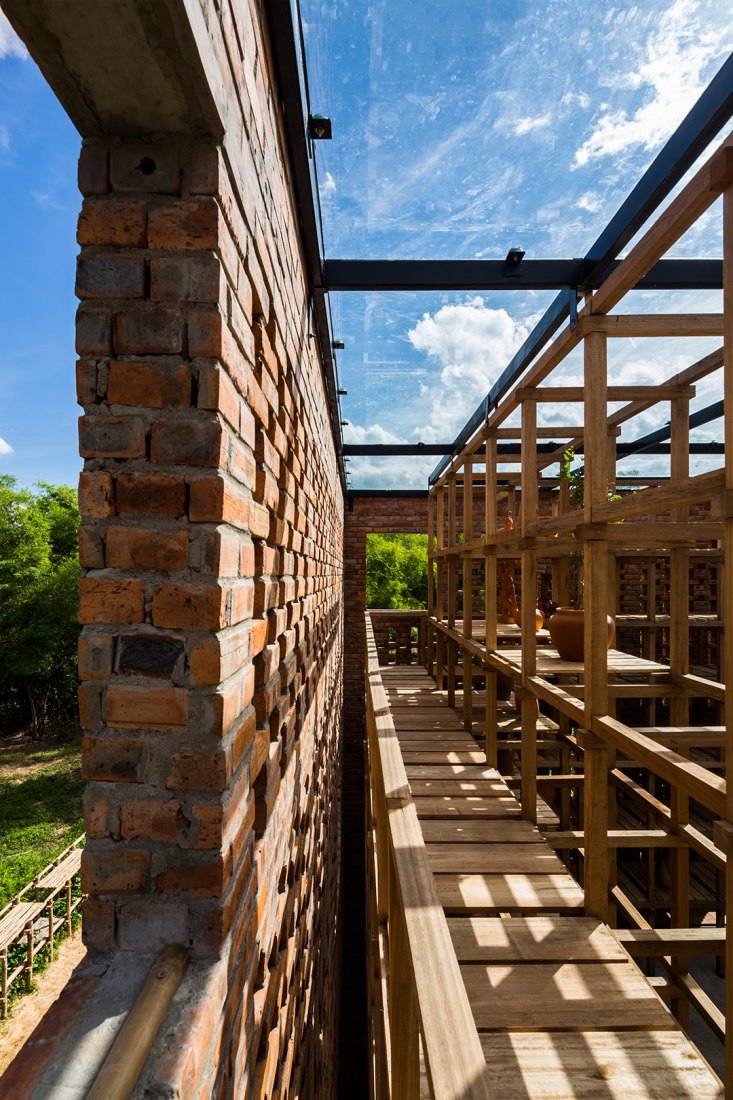 Vista interior. Estudio Terracota por Tropical Space. Fotografía por Oki Hiroyuki.