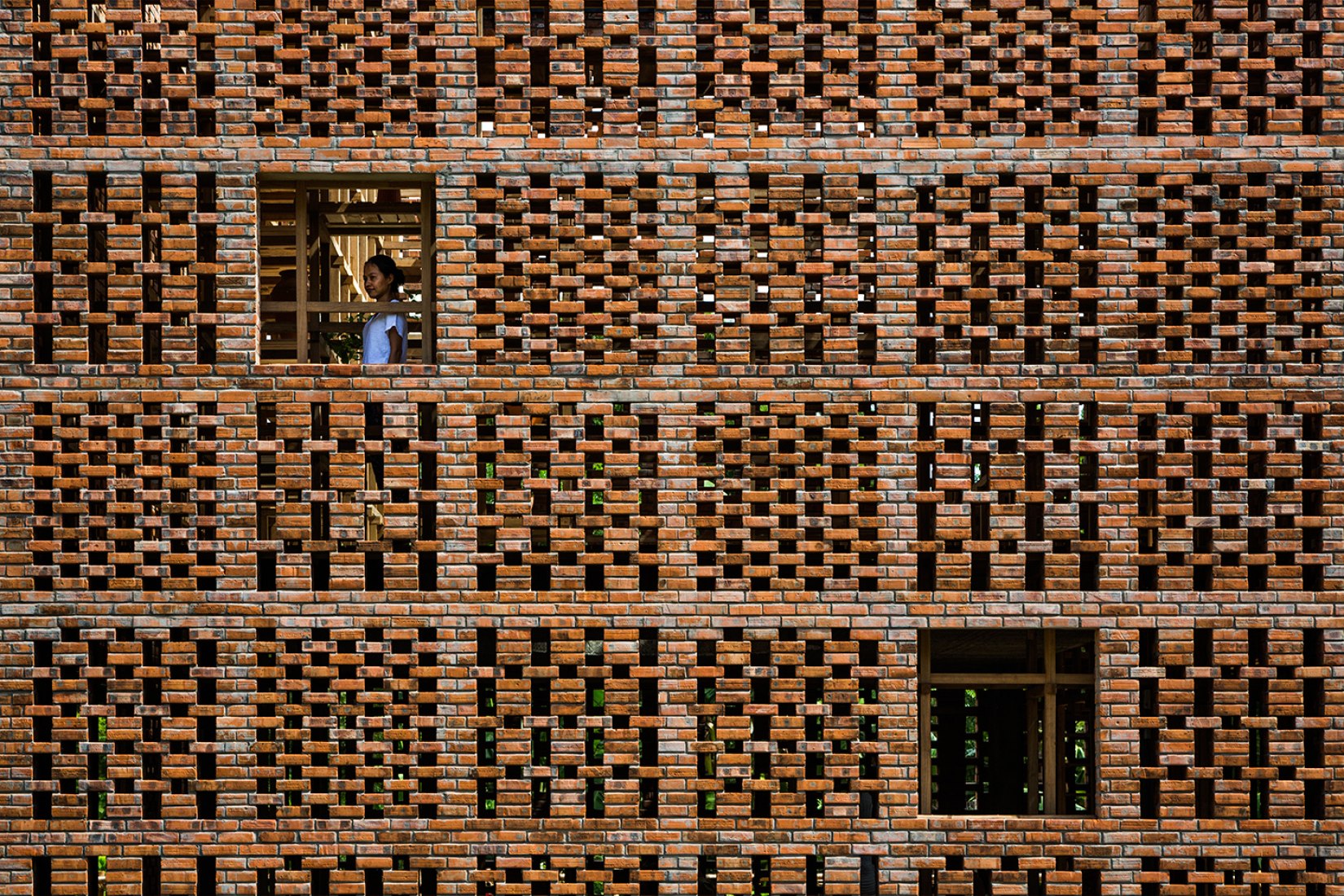 Detalle de fachada. Estudio Terracota por Tropical Space. Fotografía por Oki Hiroyuki.