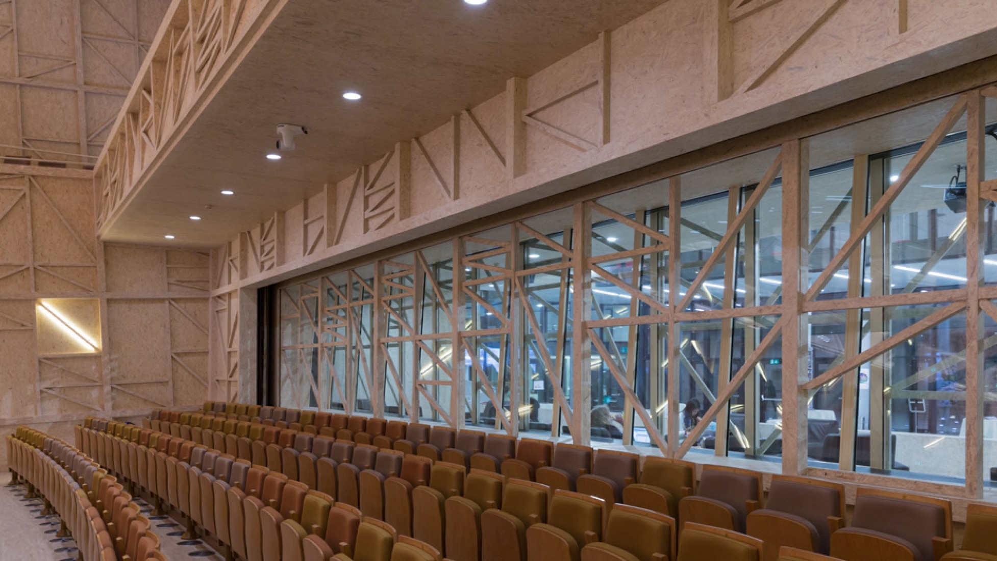 Vista interior del acceso. Le Rosey Concert Hall por Bernard Tschumi. Fotografía © Iwan Baan.