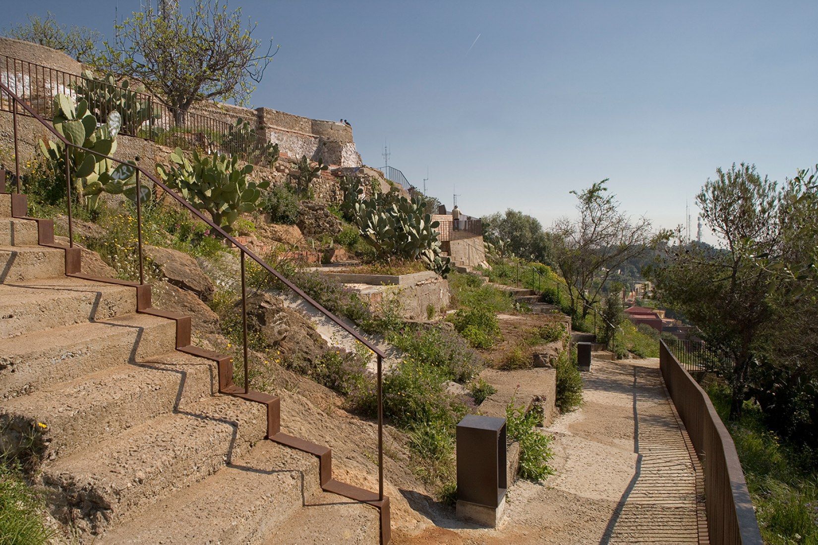 Exterior view. Turó de la Rovira by AAUP + JDVDP. Photography © Lourdes Jansana.