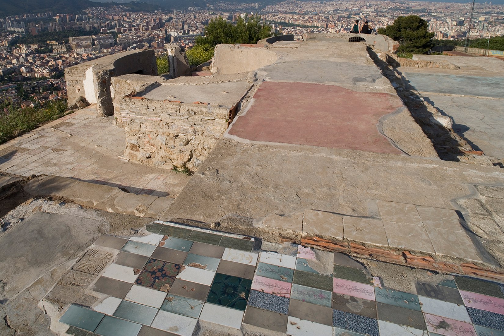 Exterior view. Turó de la Rovira by AAUP + JDVDP. Photography © Lourdes Jansana.