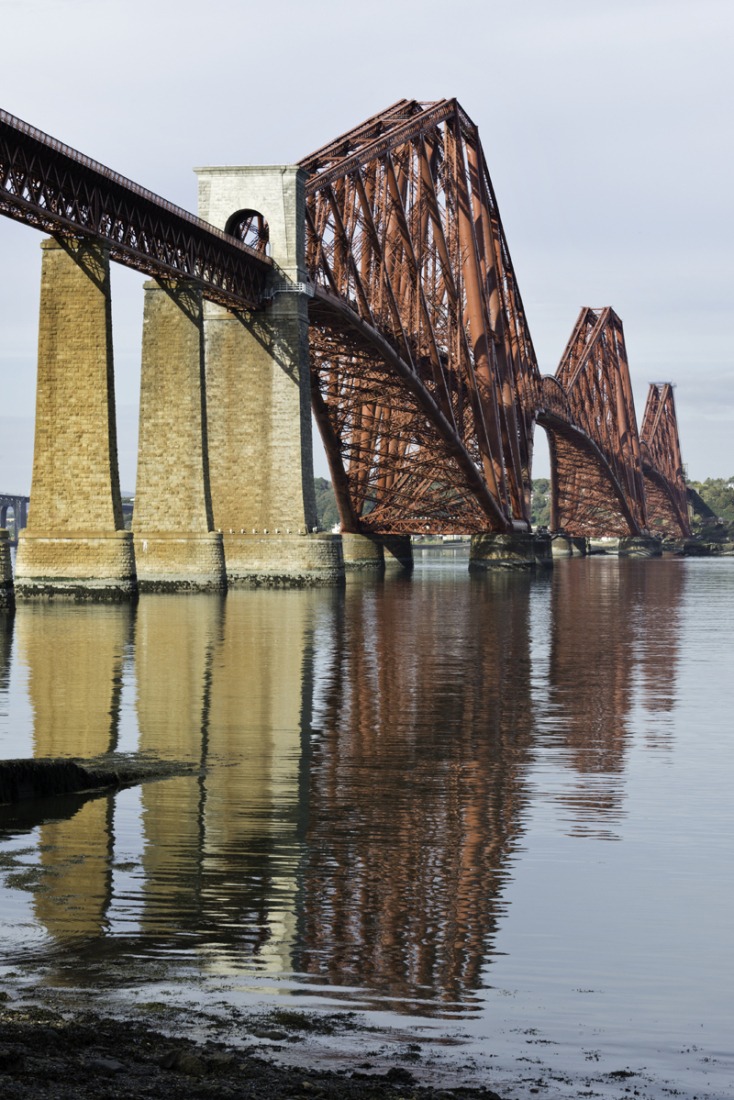 Vista del Forth Bridge desde South Queensferry. © Historic Scotland. Autor: Duncan Peet.