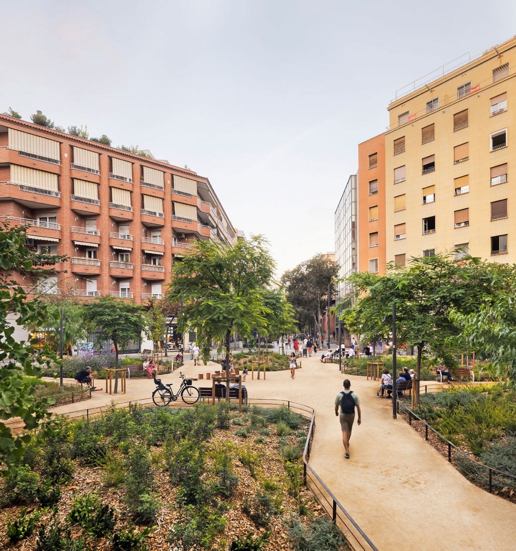 Plaza-Jardín Rocafort por 08014 Arquitectura. Fotografía por Pol Viladoms. Plaza-Jardín Rocafort por 08014 Arquitectura. Fotografía por Pol Viladoms.