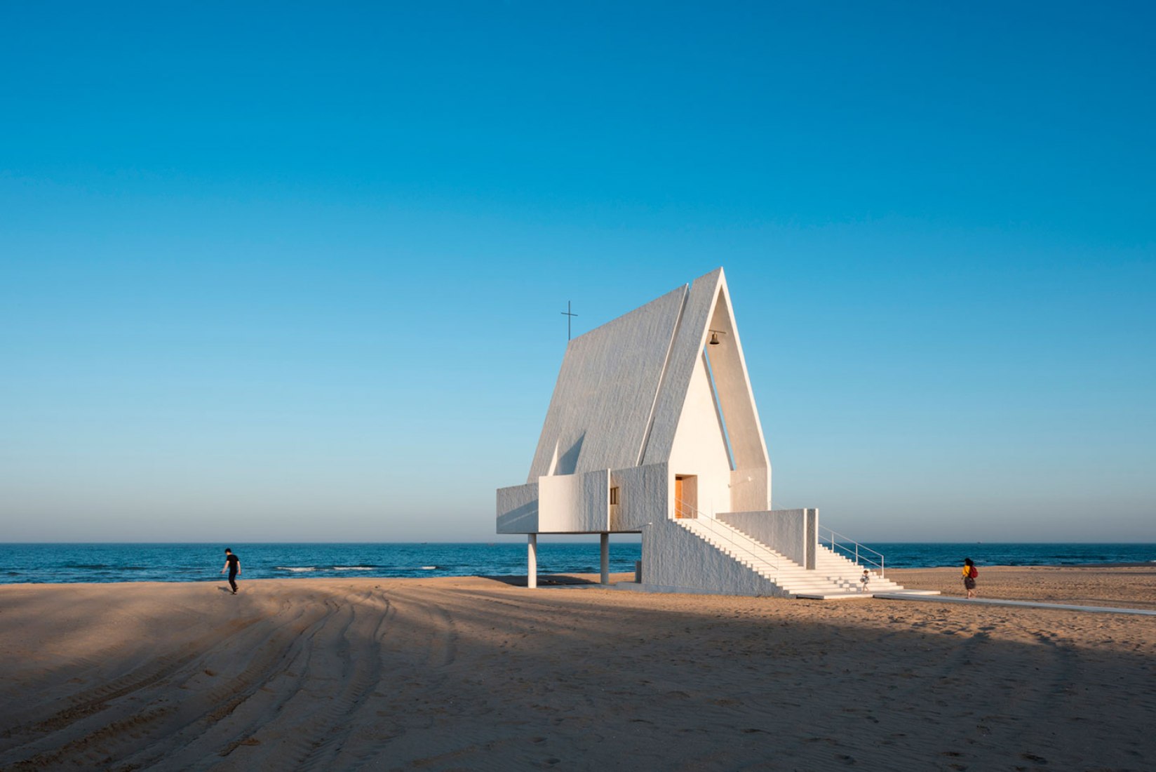 Exterior view. Seashore Chapel by Vector Architects. Photograph by Chen Hao. Image courtesy of Vector Architects Exterior view. Seashore Chapel by Vector Architects. Photograph by Chen Hao. Image courtesy of Vector Architects