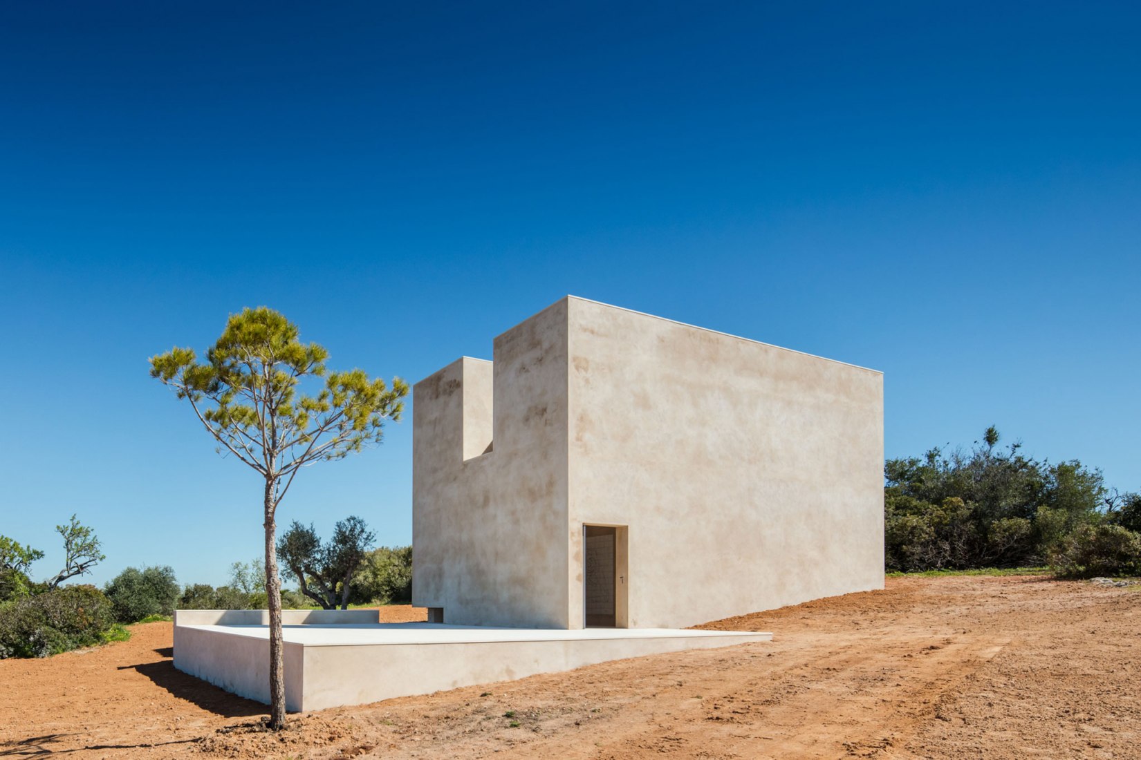 Exterior view. Capela do Monte, Hillside Chapel by Álvaro Siza. Photograph by João Morgado Exterior view. Capela do Monte, Hillside Chapel by Álvaro Siza. Photograph by João Morgado
