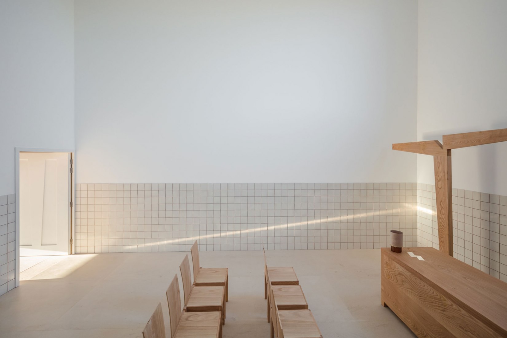Interior view. Capela do Monte, Hillside Chapel by Álvaro Siza. Photograph by João Morgado Interior view. Capela do Monte, Hillside Chapel by Álvaro Siza. Photograph by João Morgado
