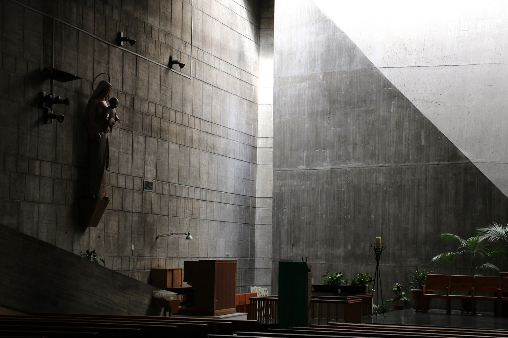Interior view. Our Lady of the Rosary of the Philippines by Cecilio Sánchez-Robles Tarín. Photograph by Elena Gallego / METALOCUS. Interior view. Our Lady of the Rosary of the Philippines by Cecilio Sánchez-Robles Tarín. Photograph by Elena Gallego / METALOCUS.