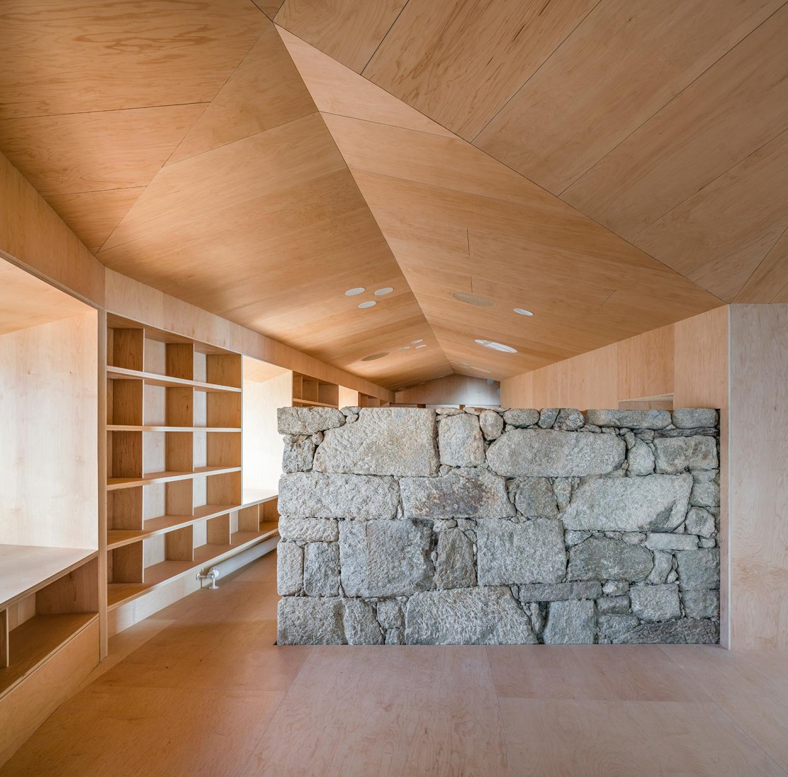 Sala de lectura principal. Biblioteca pública y Archivo histórico por Murado&Elvira Architecture. Fotografía por Rocío Romero