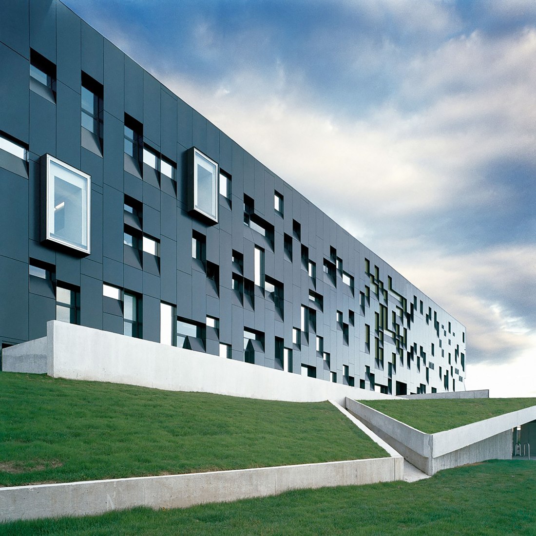 Instituto Perimeter de Física Teórica por Saucier + Perrotte Architectes. Fotografía © Marc Cramer