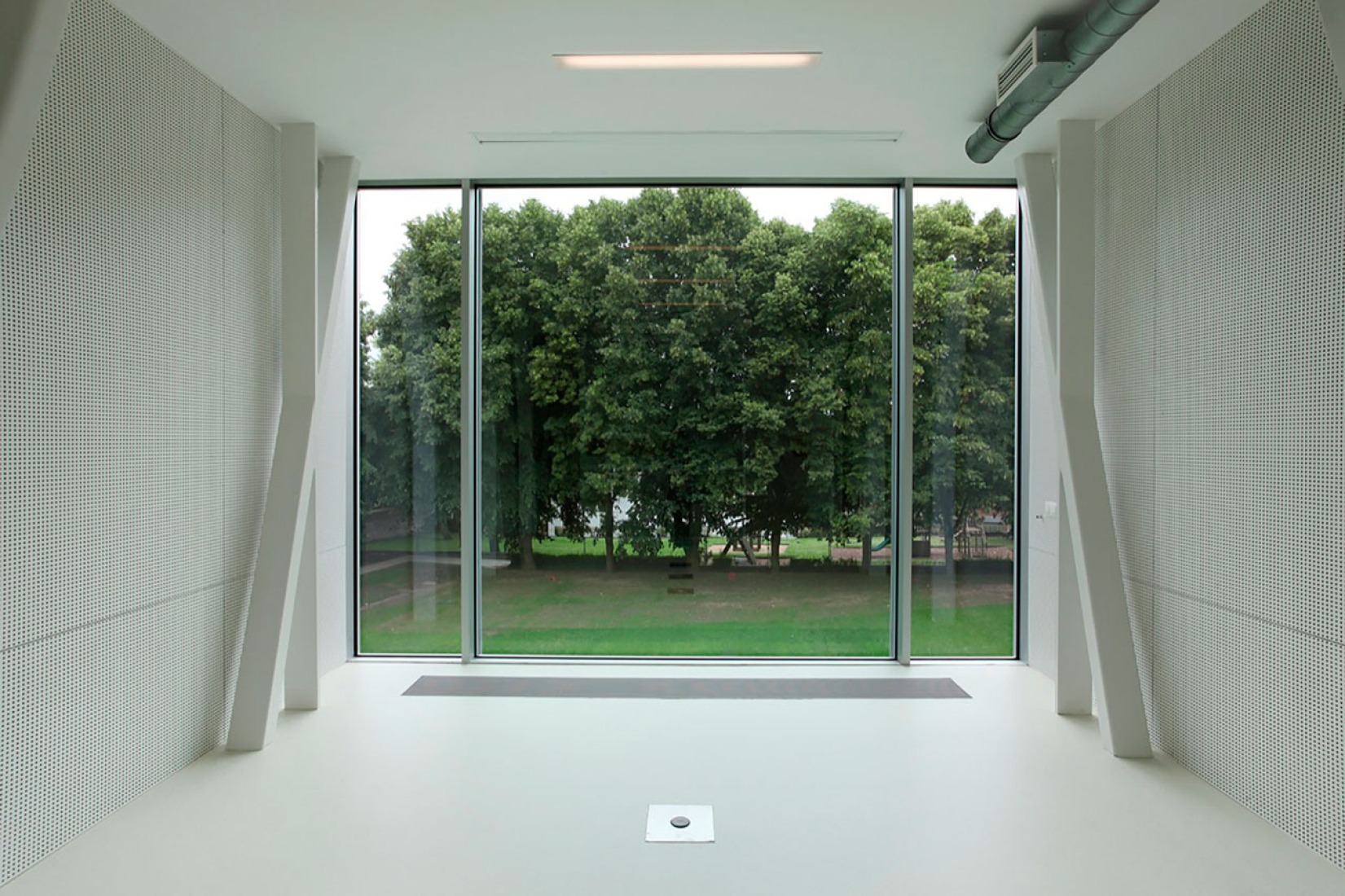 Town Hall, 94 Montigny le Tilleul by V+. Photography © Maxime Delvaux, 354 Photographers. Town Hall, 94 Montigny le Tilleul by V+. Photography © Maxime Delvaux, 354 Photographers.