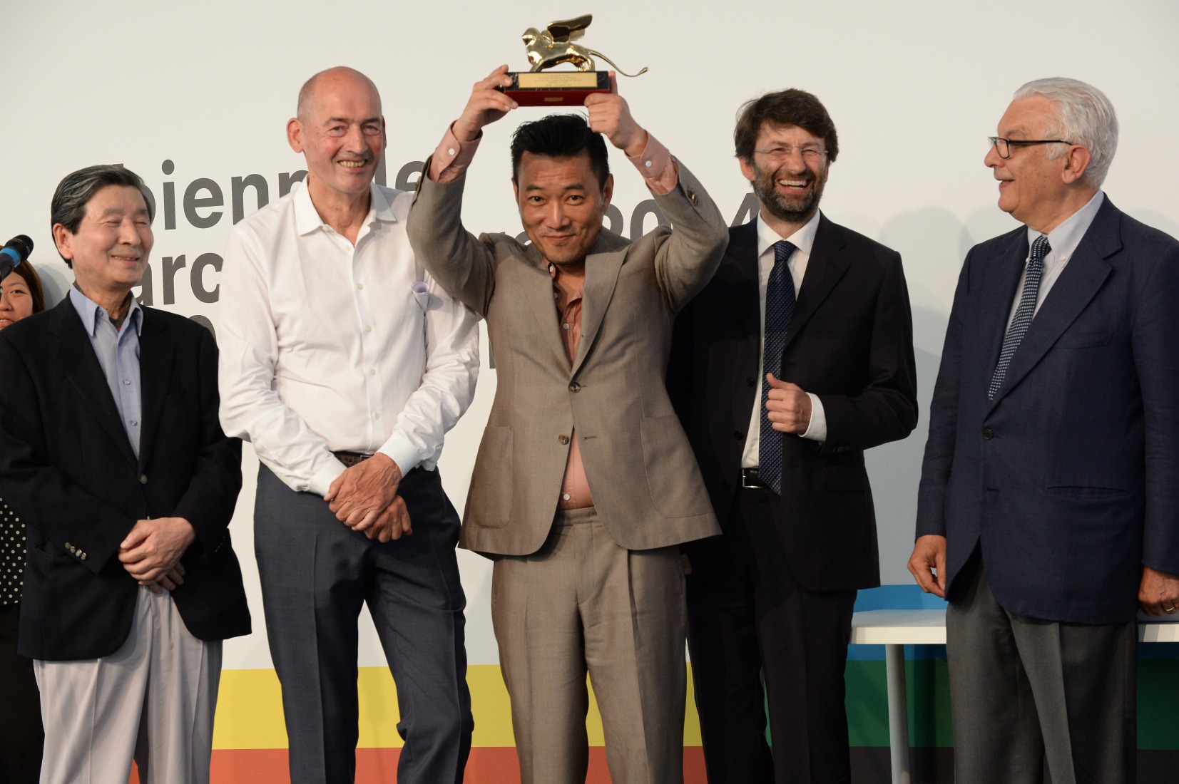 Ceremonia de entrega de premios. León de Oro. Pabellón de Corea. Fotografía © Andrea Avezzù. Cortesía de la Biennale di Venezia. 