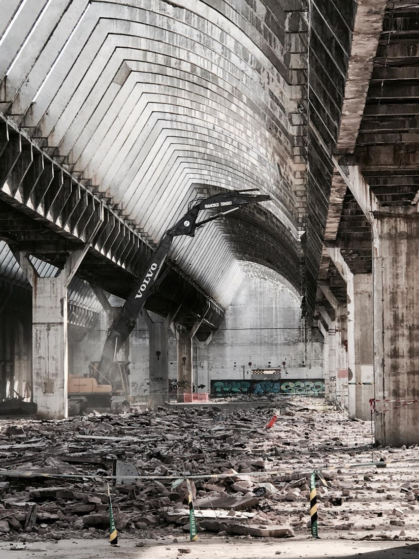 Previous situation. Renovation of the Intelhorce factory in Málaga by System Arquitectura. Photography by Fernando Alda Previous situation. Renovation of the Intelhorce factory in Málaga by System Arquitectura. Photography by Fernando Alda