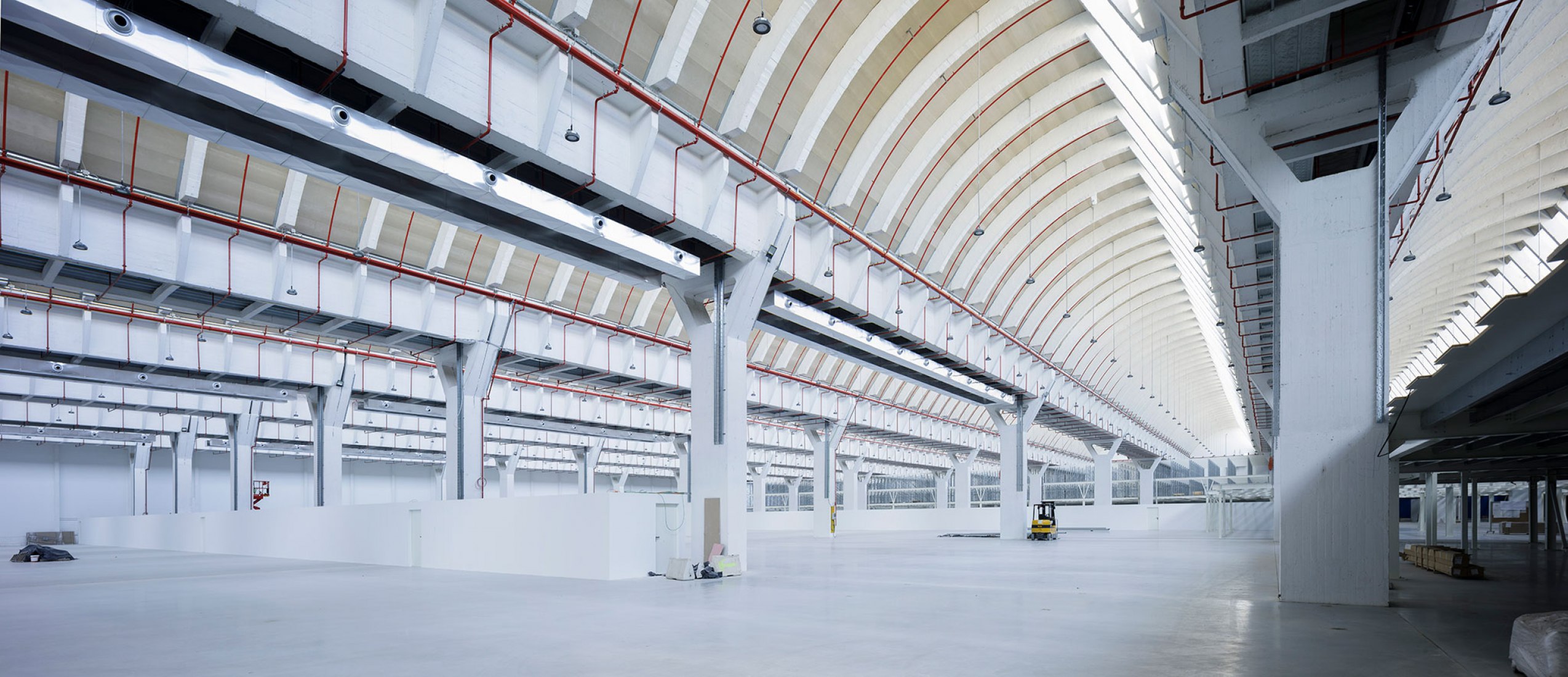 Renovation in progress, interior view. Renovation of the Intelhorce factory in Málaga by System Arquitectura. Photography by Fernando Alda Renovation in progress, interior view. Renovation of the Intelhorce factory in Málaga by System Arquitectura. Photography by Fernando Alda