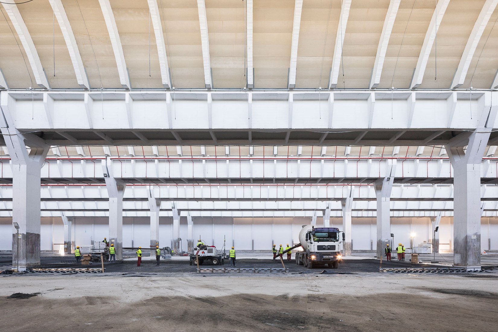 Renovation in progress, interior view. Renovation of the Intelhorce factory in Málaga by System Arquitectura. Photography by Fernando Alda Renovation in progress, interior view. Renovation of the Intelhorce factory in Málaga by System Arquitectura. Photography by Fernando Alda