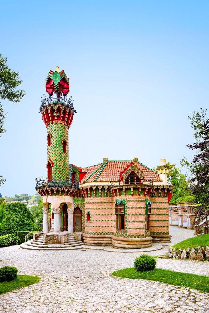 Exterior view. The photographer David Cardelús offers us a special vision of El Capricho, by Antoni Gaudí. Photograph by David Cardelús