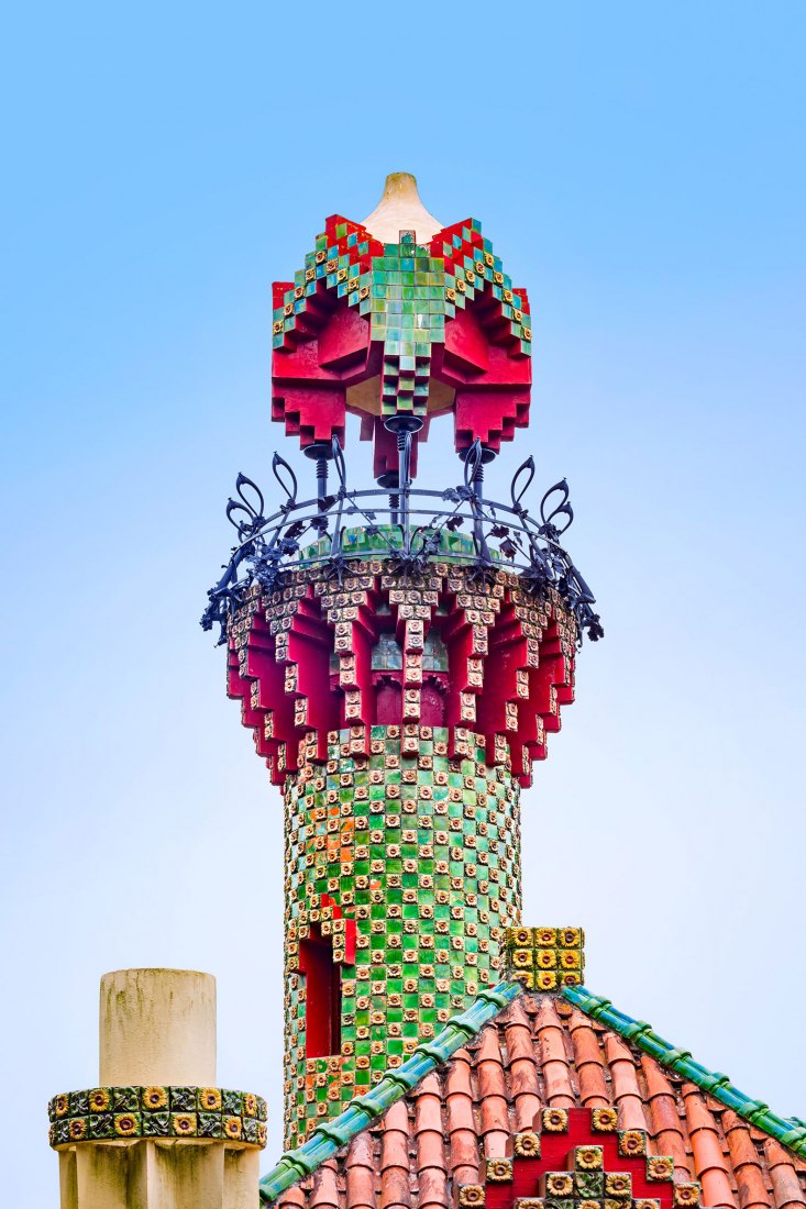 Exterior view. The photographer David Cardelús offers us a special vision of El Capricho, by Antoni Gaudí. Photograph by David Cardelús