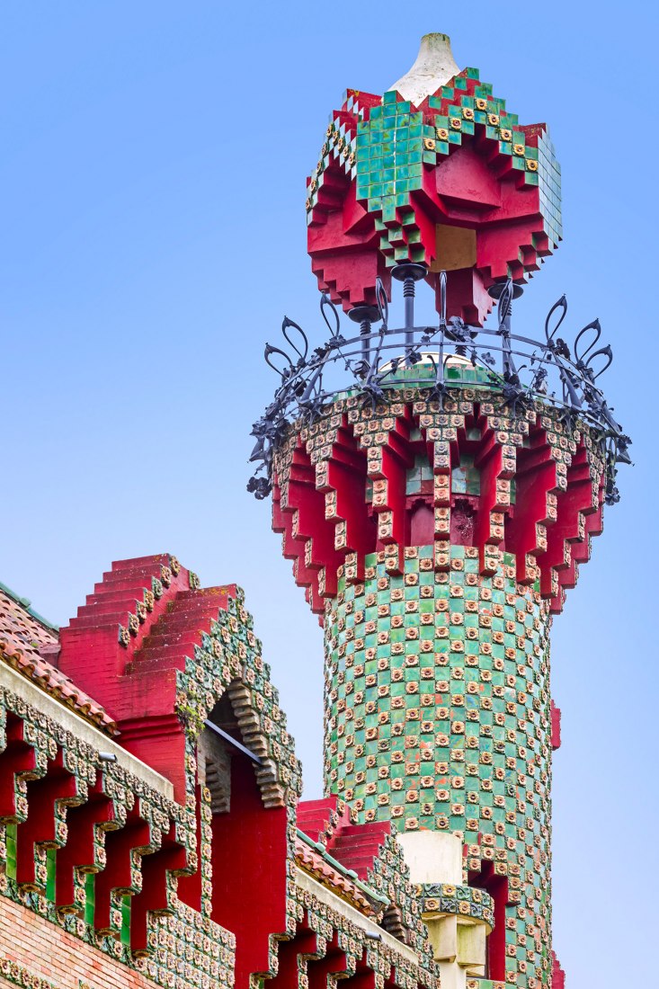 Exterior view. The photographer David Cardelús offers us a special vision of El Capricho, by Antoni Gaudí. Photograph by David Cardelús