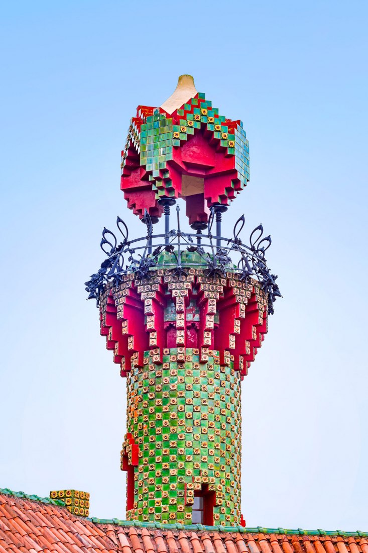 Exterior view. The photographer David Cardelús offers us a special vision of El Capricho, by Antoni Gaudí. Photograph by David Cardelús