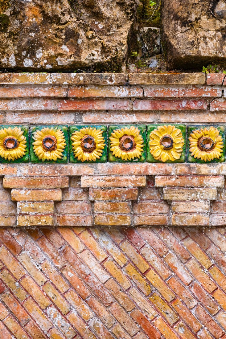 Facade detail. The photographer David Cardelús offers us a special vision of El Capricho, by Antoni Gaudí. Photograph by David Cardelús