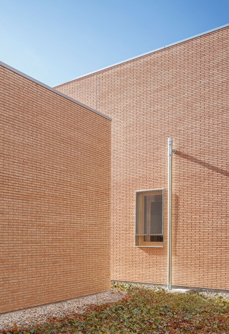 Can llong primary health care centre by Comas-Pont arquitectes. Photograph by Adrià Goula. Can llong primary health care centre by Comas-Pont arquitectes. Photograph by Adrià Goula.