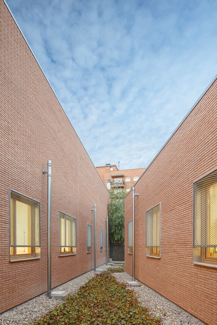 Can llong primary health care centre by Comas-Pont arquitectes. Photograph by Adrià Goula. Can llong primary health care centre by Comas-Pont arquitectes. Photograph by Adrià Goula.