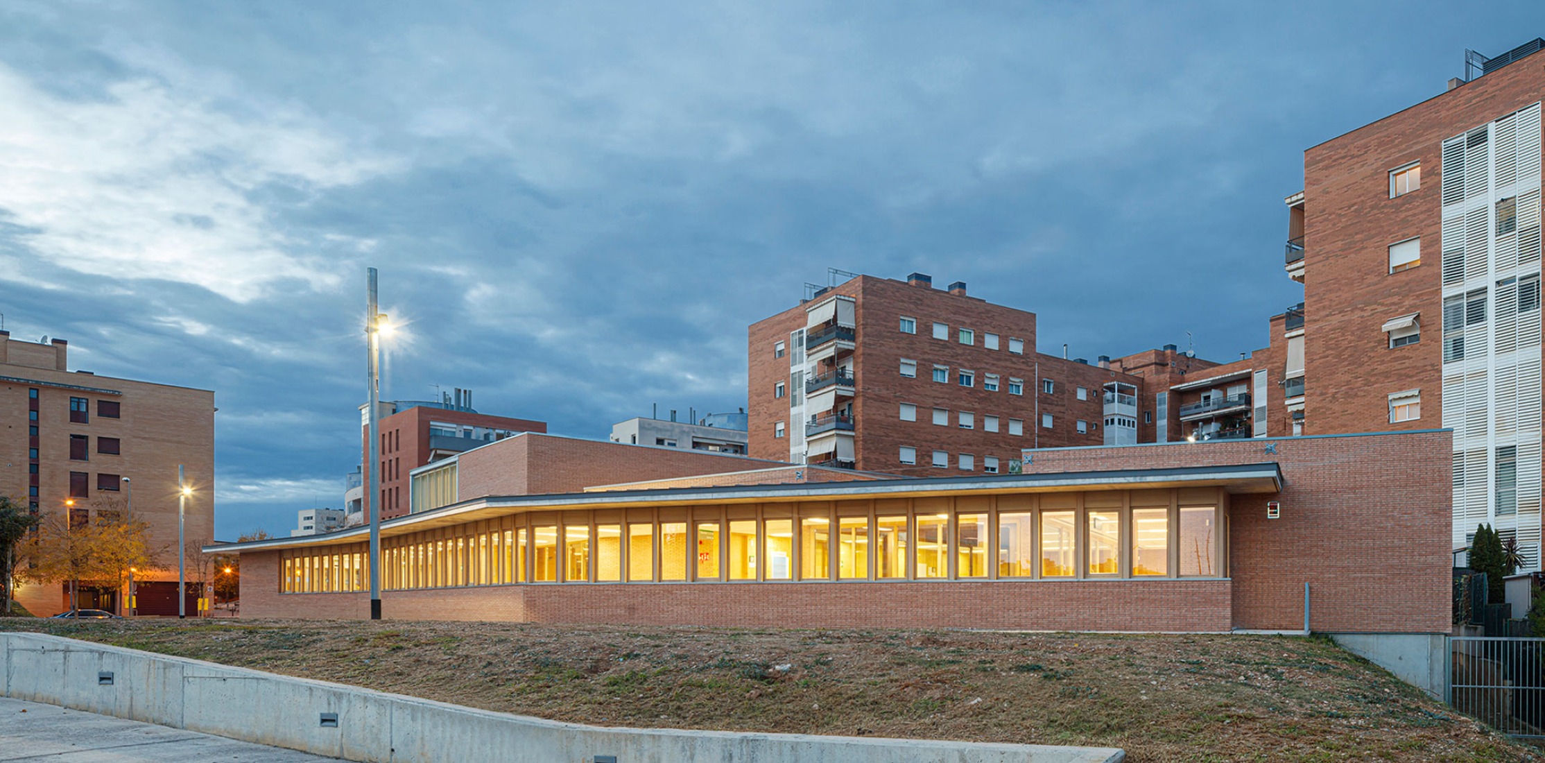 Can llong primary health care centre by Comas-Pont arquitectes. Photograph by Adrià Goula. Can llong primary health care centre by Comas-Pont arquitectes. Photograph by Adrià Goula.