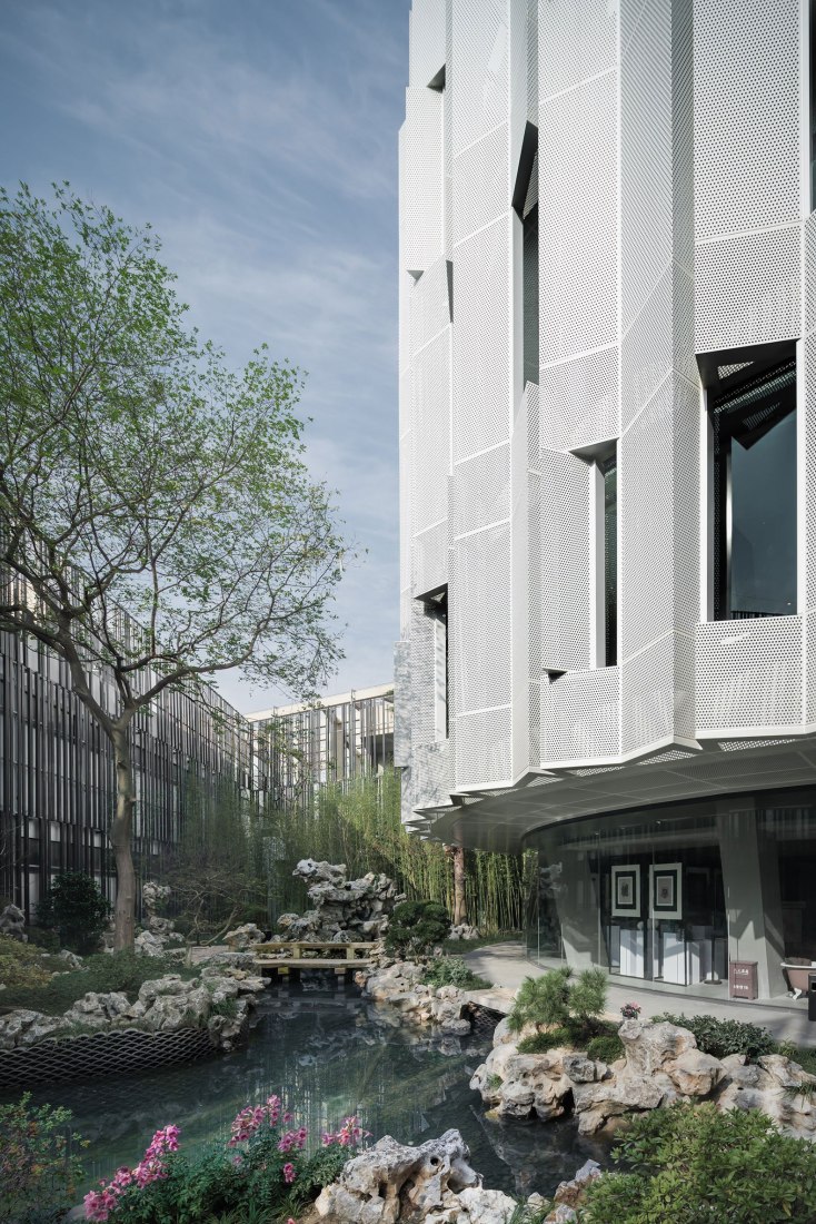 Detalle de la fachada del cilindro. Eight tenths Garden por Wutopia Lab. Fotografía © CreatAR Detalle de la fachada del cilindro. Eight tenths Garden por Wutopia Lab. Fotografía © CreatAR