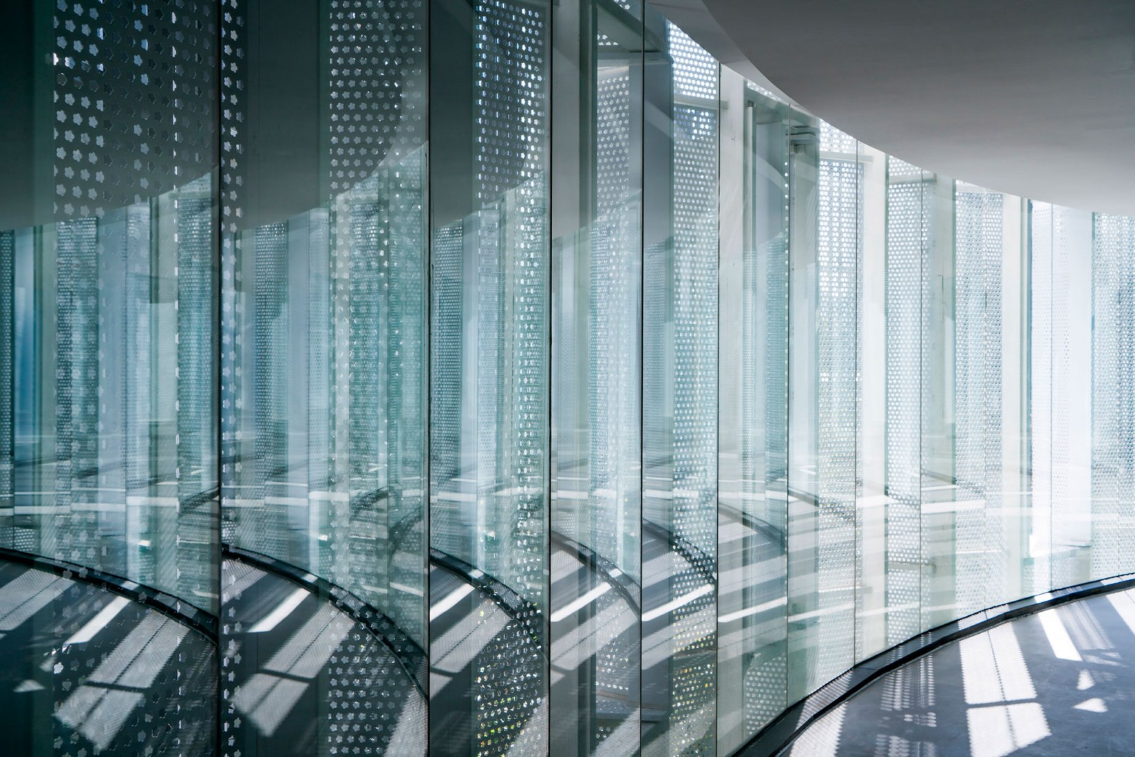 Detalle de la fachada desde el interior. Eight tenths Garden por Wutopia Lab. Fotografía © CreatAR Detalle de la fachada desde el interior. Eight tenths Garden por Wutopia Lab. Fotografía © CreatAR