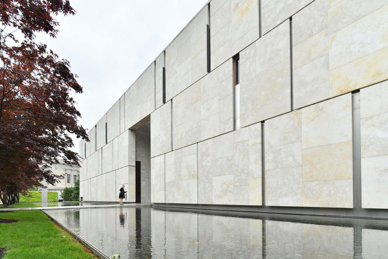 Entrada a la Fundación Barnes, Filadelfia, 2012. Fotografía de The Japan Art Association / The Sankei Shimbun