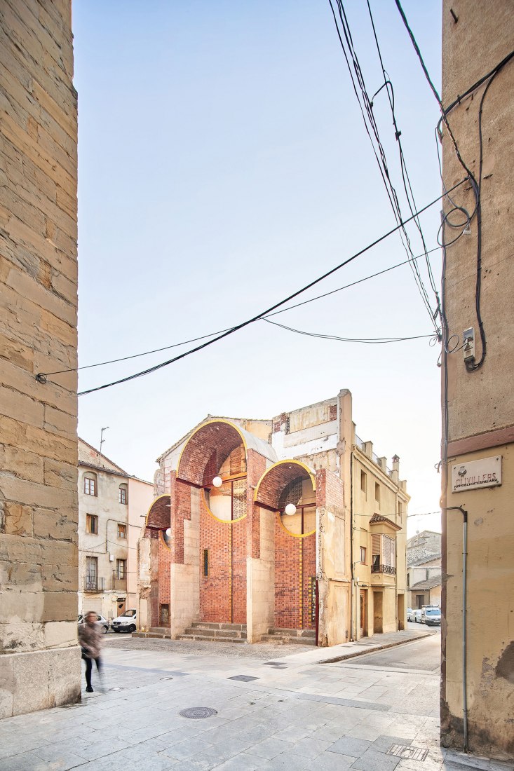 Exchanging Rooms, 2021. Olot, Spain, by unparelld’arquitectes. Photograph by José Hevia.