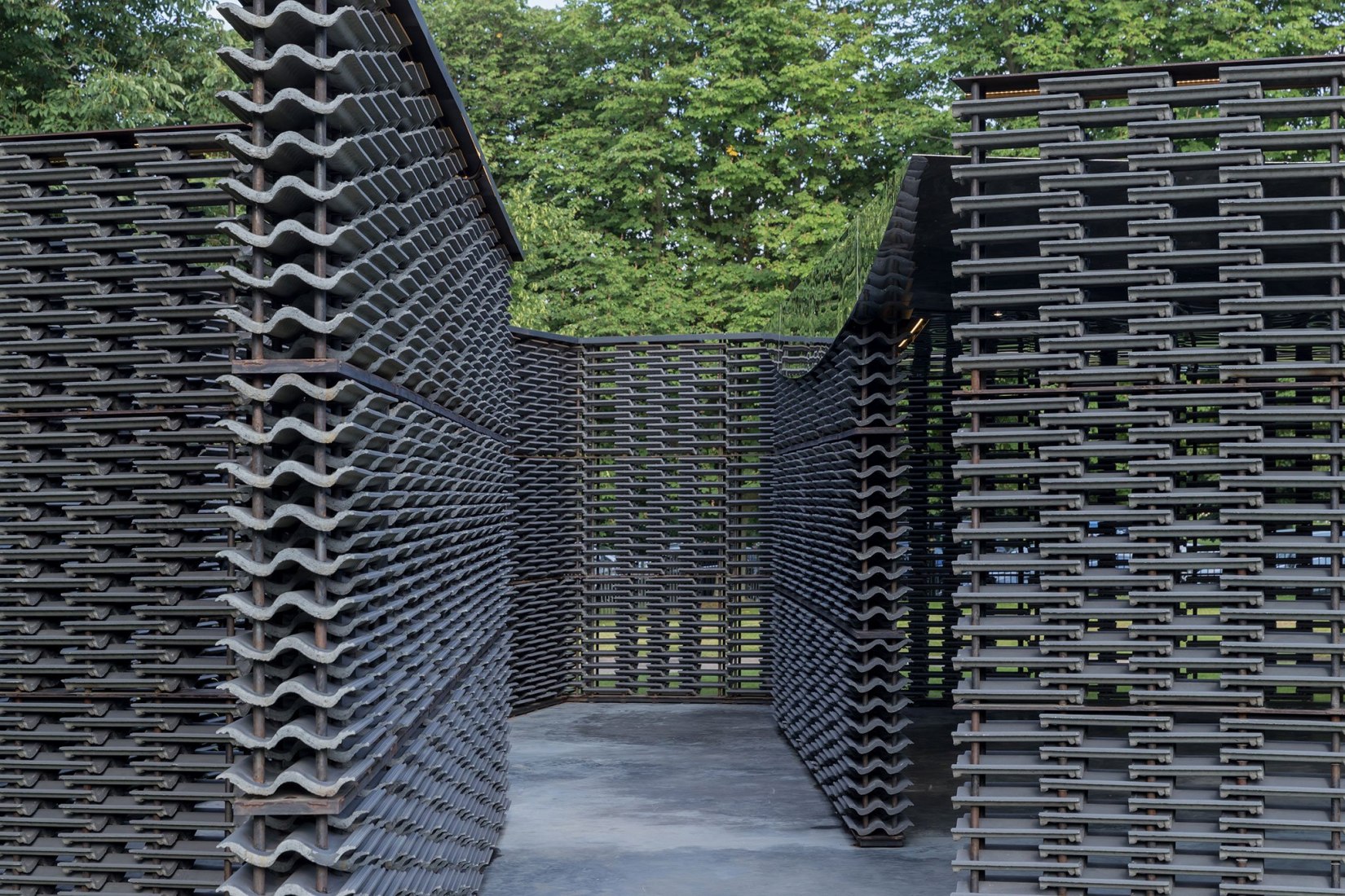 Serpentine Pavilion 2018, designed by Frida Escobedo, Serpentine Gallery, London (15 June – 7 October 2018) © Frida Escobedo, Taller de Arquitectura, Photography © 2018 Iwan Baan Serpentine Pavilion 2018, designed by Frida Escobedo, Serpentine Gallery, London (15 June – 7 October 2018) © Frida Escobedo, Taller de Arquitectura, Photography © 2018 Iwan Baan