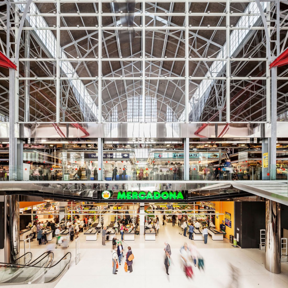 Inside view of the Ninot Market in Barcelona, reformed by Josep Lluís Mateo. Photography © Adrià Goula. Inside view of the Ninot Market in Barcelona, reformed by Josep Lluís Mateo. Photography © Adrià Goula.