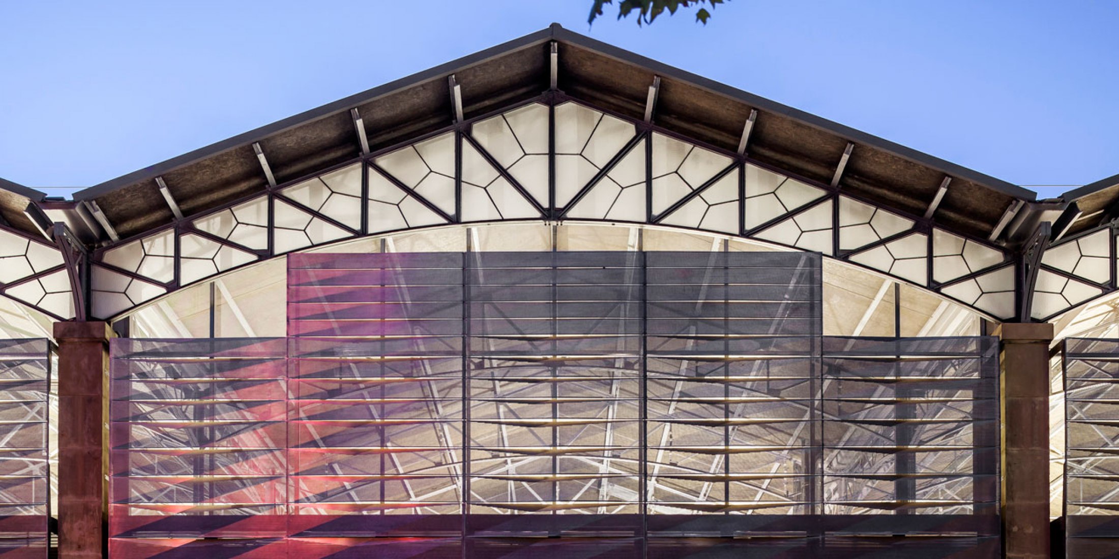 Outside view of the Ninot Market in Barcelona, reformed by Josep Lluís Mateo. Photography © Adrià Goula. Outside view of the Ninot Market in Barcelona, reformed by Josep Lluís Mateo. Photography © Adrià Goula.