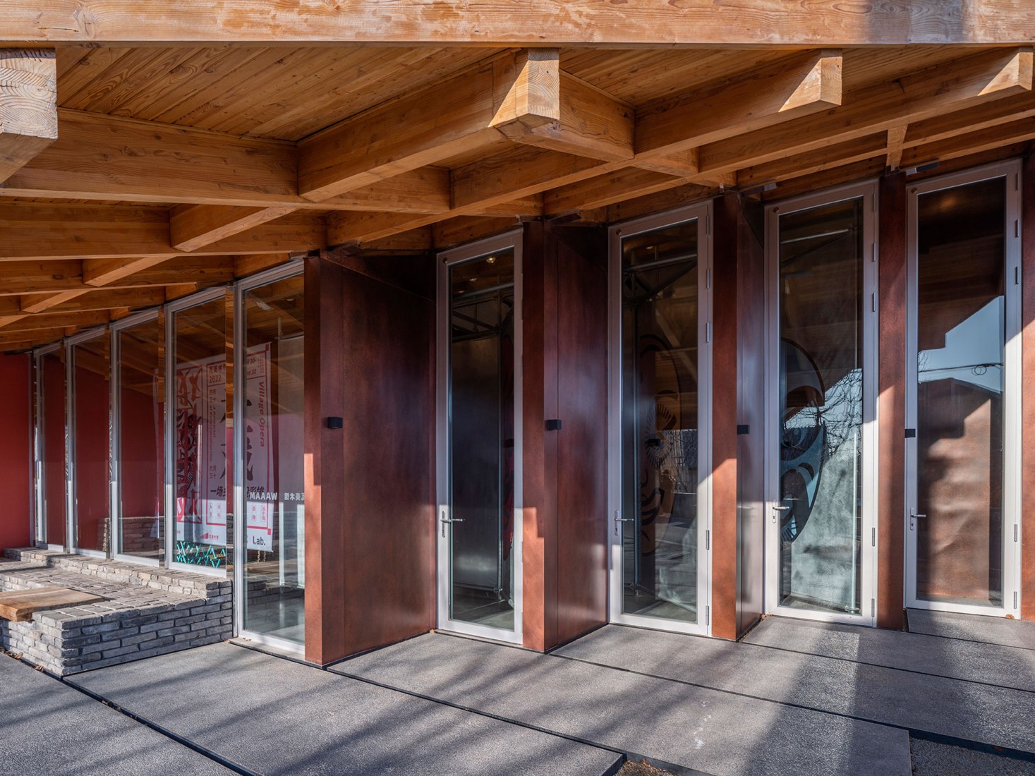 Reinventando el concepto de aldea rural. WAAAM por llLab. Fotografía por Jin Weiqi. Reinventando el concepto de aldea rural. WAAAM por llLab. Fotografía por Jin Weiqi.