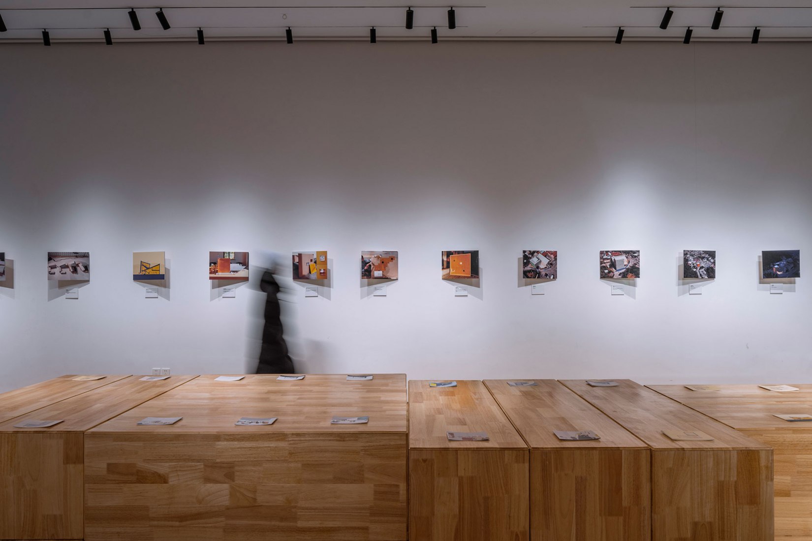 «Village Opera, A Rehearsal of Rural Construction», exposición por llLab. Fotografía por Jin Weiqi. «Village Opera, A Rehearsal of Rural Construction», exposición por llLab. Fotografía por Jin Weiqi.