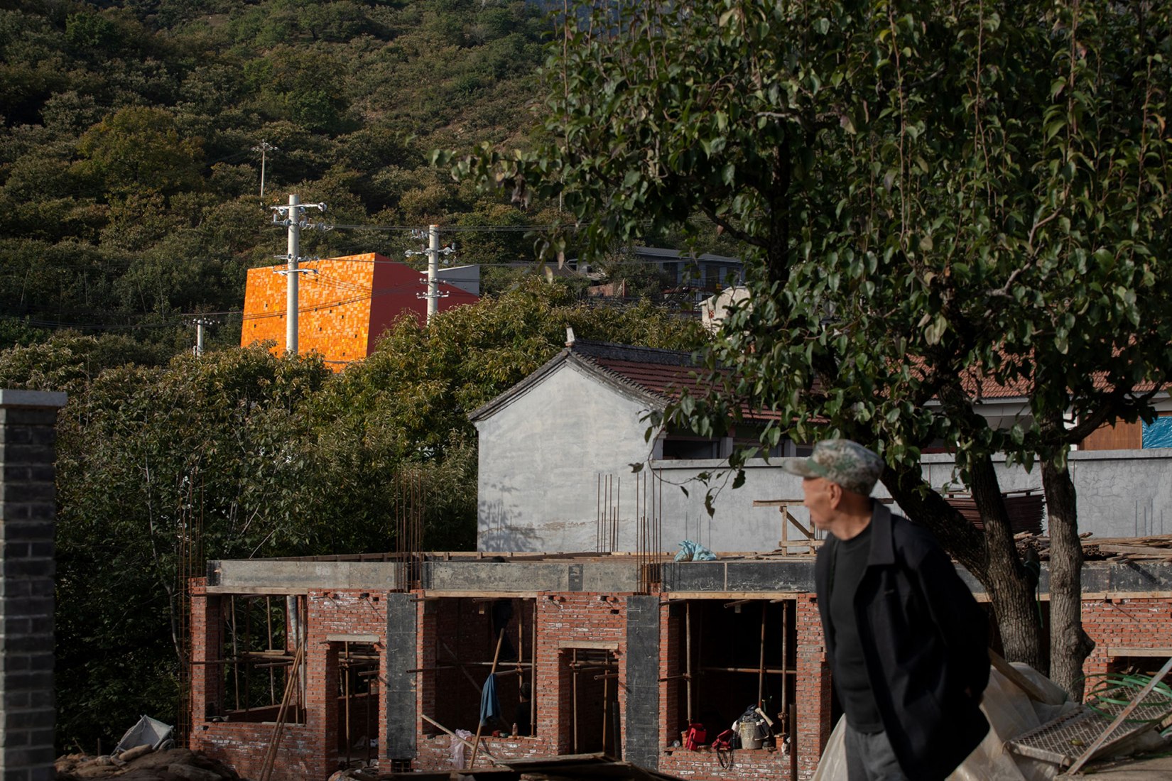 Reinventando el concepto de aldea rural. WAAAM por llLab. Fotografía por Arch-Exist Photography. Reinventando el concepto de aldea rural. WAAAM por llLab. Fotografía por Arch-Exist Photography.