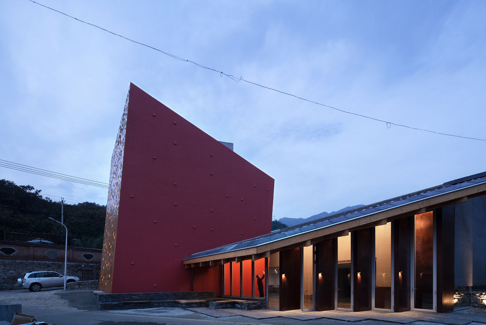 Reinventando el concepto de aldea rural. WAAAM por llLab. Fotografía por Arch-Exist Photography. Reinventando el concepto de aldea rural. WAAAM por llLab. Fotografía por Arch-Exist Photography.