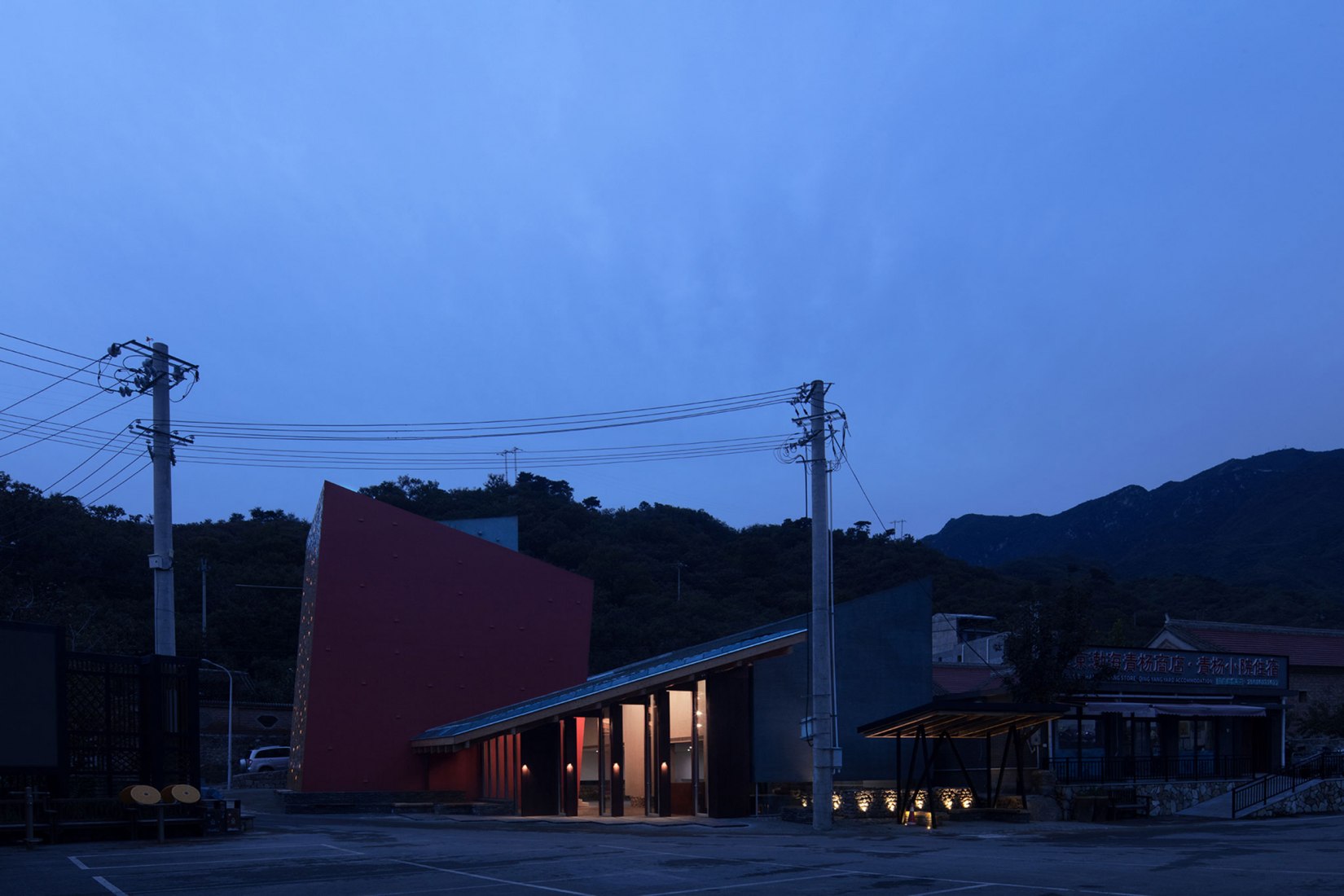 Reinventando el concepto de aldea rural. WAAAM por llLab. Fotografía por Arch-Exist Photography. Reinventando el concepto de aldea rural. WAAAM por llLab. Fotografía por Arch-Exist Photography.