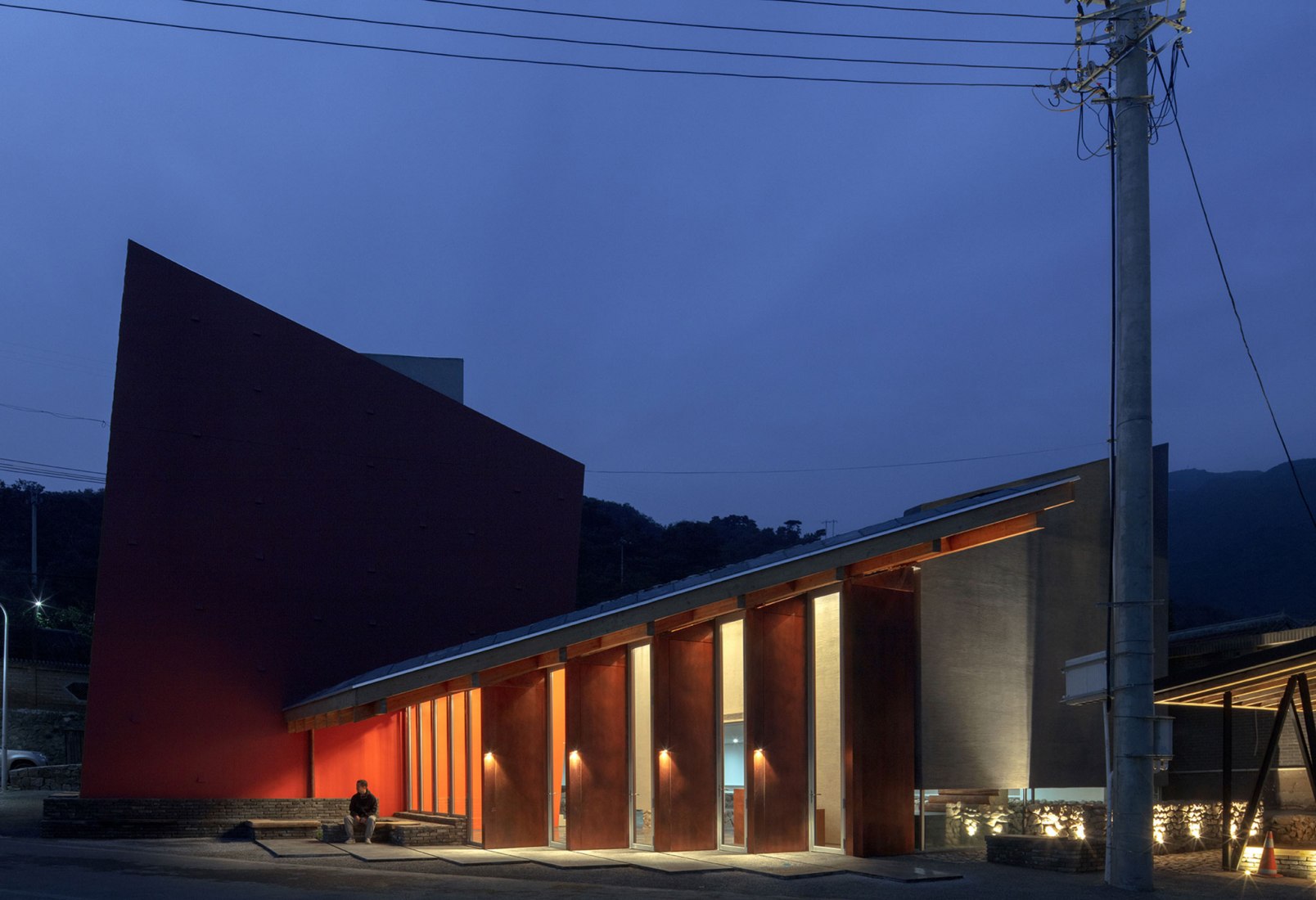 Reinventando el concepto de aldea rural. WAAAM por llLab. Fotografía por Arch-Exist Photography. Reinventando el concepto de aldea rural. WAAAM por llLab. Fotografía por Arch-Exist Photography.