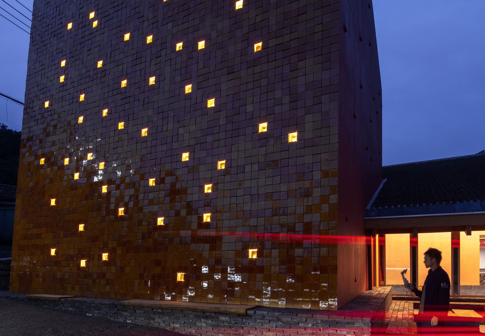 Reinventando el concepto de aldea rural. WAAAM por llLab. Fotografía por Arch-Exist Photography. Reinventando el concepto de aldea rural. WAAAM por llLab. Fotografía por Arch-Exist Photography.