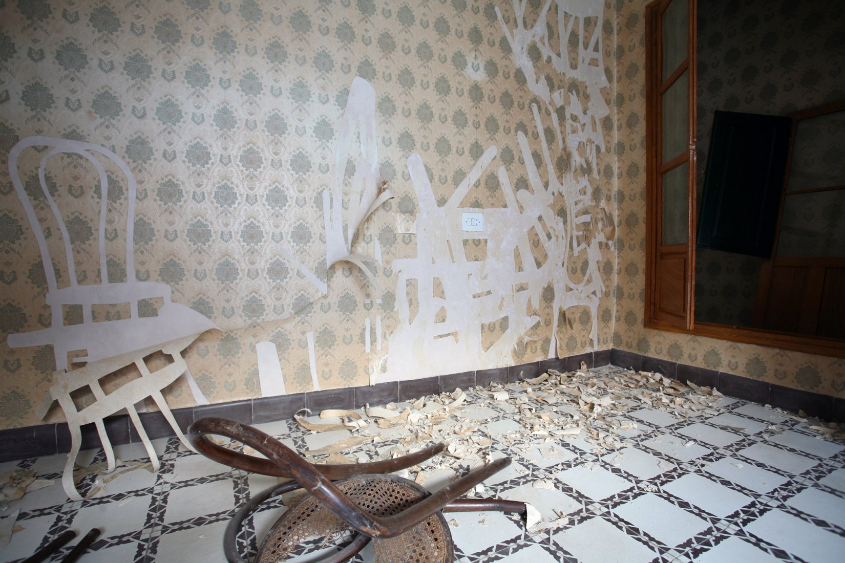 Intervention by Maite Camacho. Image courtesy of INTERVENCIONES 4