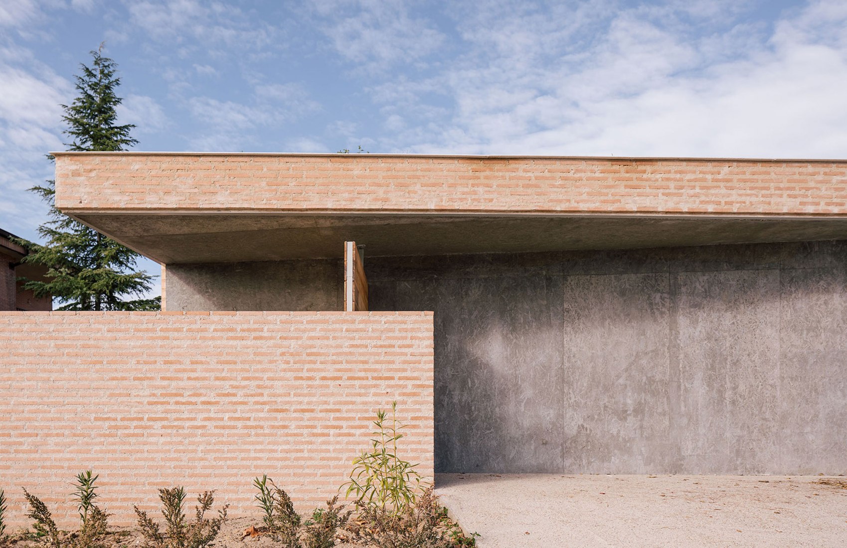 A three generation house in Boadilla del Monte by Malu de Miguel. Photograph by Imagen Subliminal (Miguel de Guzmán + Rocío Romero)