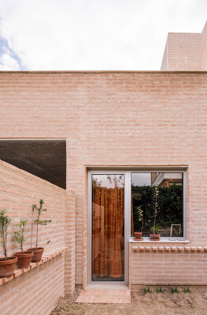 A three generation house in Boadilla del Monte by Malu de Miguel. Photograph by Imagen Subliminal (Miguel de Guzmán + Rocío Romero)