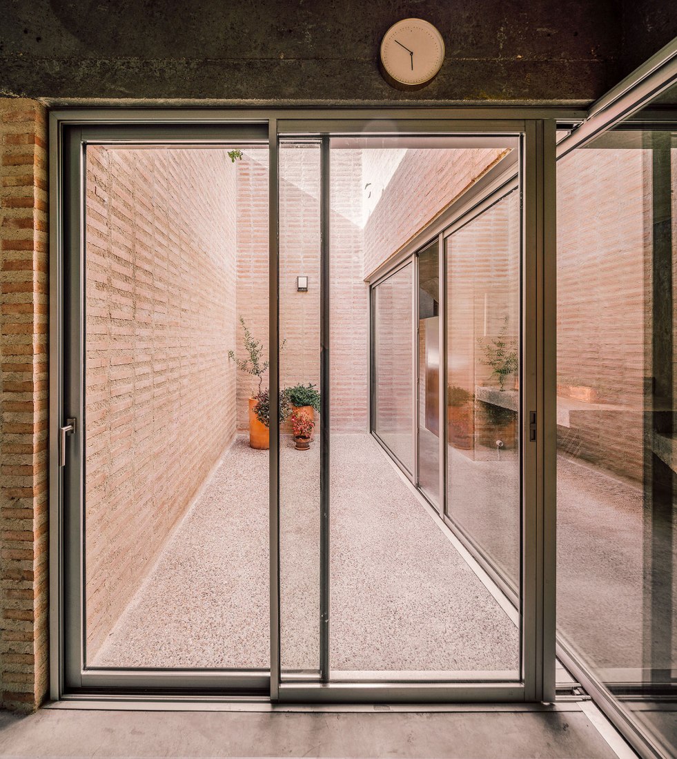 A three generation house in Boadilla del Monte by Malu de Miguel. Photograph by Imagen Subliminal (Miguel de Guzmán + Rocío Romero)